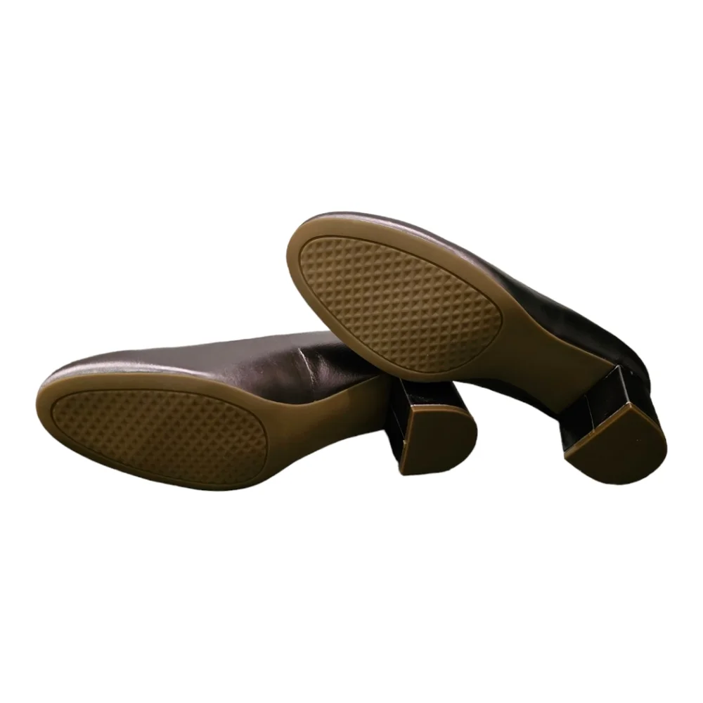 AEROSOLES step into